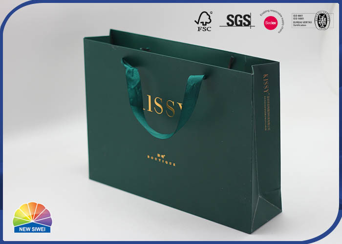 os sacos de compra revestidos verdes do presente do papel 350g personalizaram Logo With Silk Handle