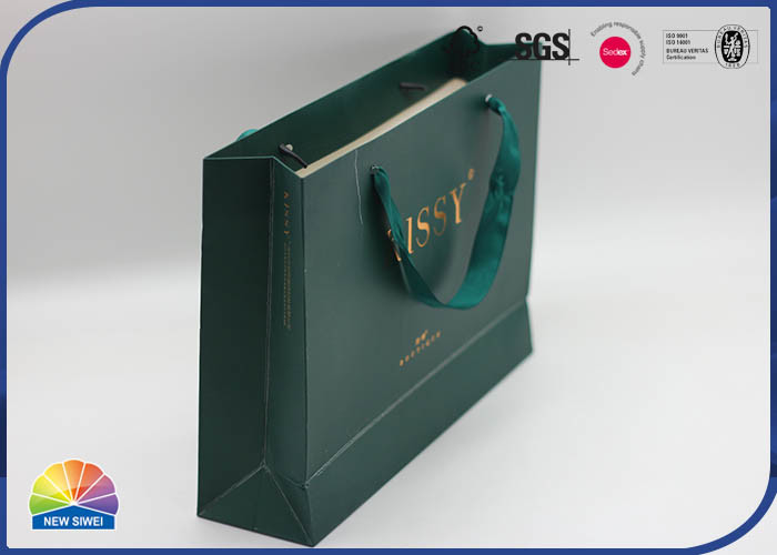 os sacos de compra revestidos verdes do presente do papel 350g personalizaram Logo With Silk Handle